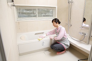 浴室の特性や状態に合わせて最適な方法でお手入れ。 カビや湯アカなどの頑固な汚れもスッキリ